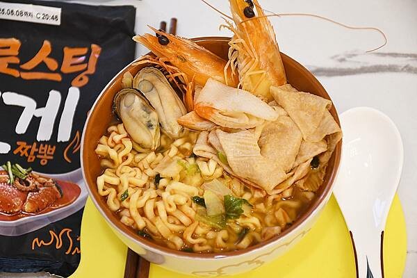 台北市中山區最像現煮的口感泡麵，採用專利技術、達到生麵口感～【Pulmuone圃美多】四款泡麵一次開箱～哪裡買的到？全聯