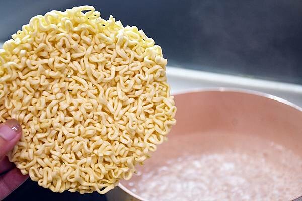 台北市中山區最像現煮的口感泡麵，採用專利技術、達到生麵口感～【Pulmuone圃美多】四款泡麵一次開箱～哪裡買的到？全聯