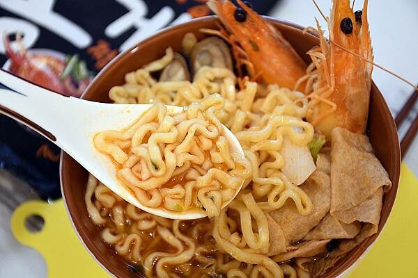 台北市中山區最像現煮的口感泡麵，採用專利技術、達到生麵口感～【Pulmuone圃美多】四款泡麵一次開箱～哪裡買的到？全聯