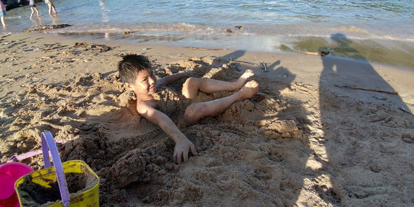 圓圓家出去玩-《基隆景點》每到夏天就要去海邊，外木山大武崙情人海灘，圓圓媽心目中最美的沙灘～