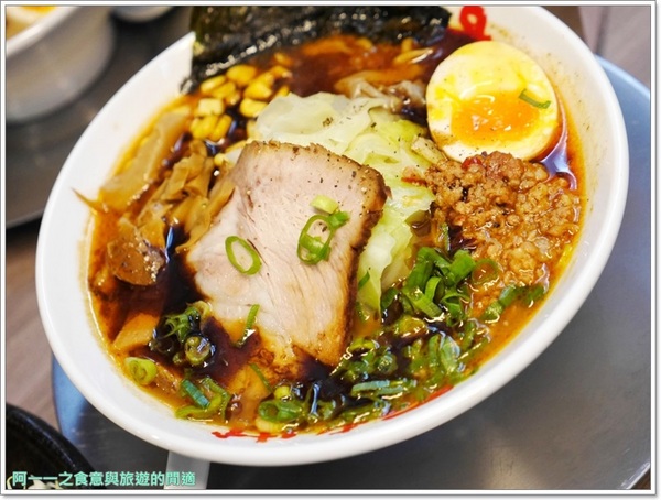 玩笑亭 Nantsuttei:台北信義區美食 玩笑亭拉麵~料理東西軍黑蒜香油拉麵 玩笑亭 Nantsuttei:台北信義區美食 玩笑亭拉麵~料理東西軍黑蒜香油拉麵