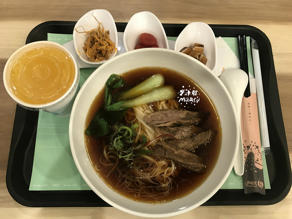 那街那巷： 【高雄/食﹡前鎮】紅線凱旋站．統一時代百貨X夢時代．那街那巷