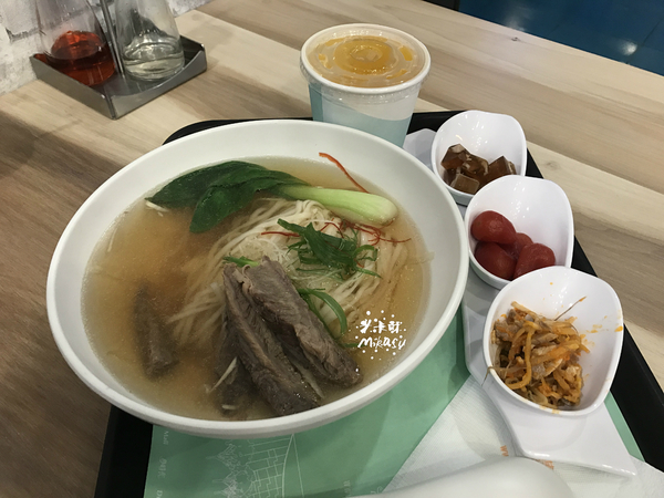 那街那巷： 【高雄/食﹡前鎮】紅線凱旋站．統一時代百貨X夢時代．那街那巷