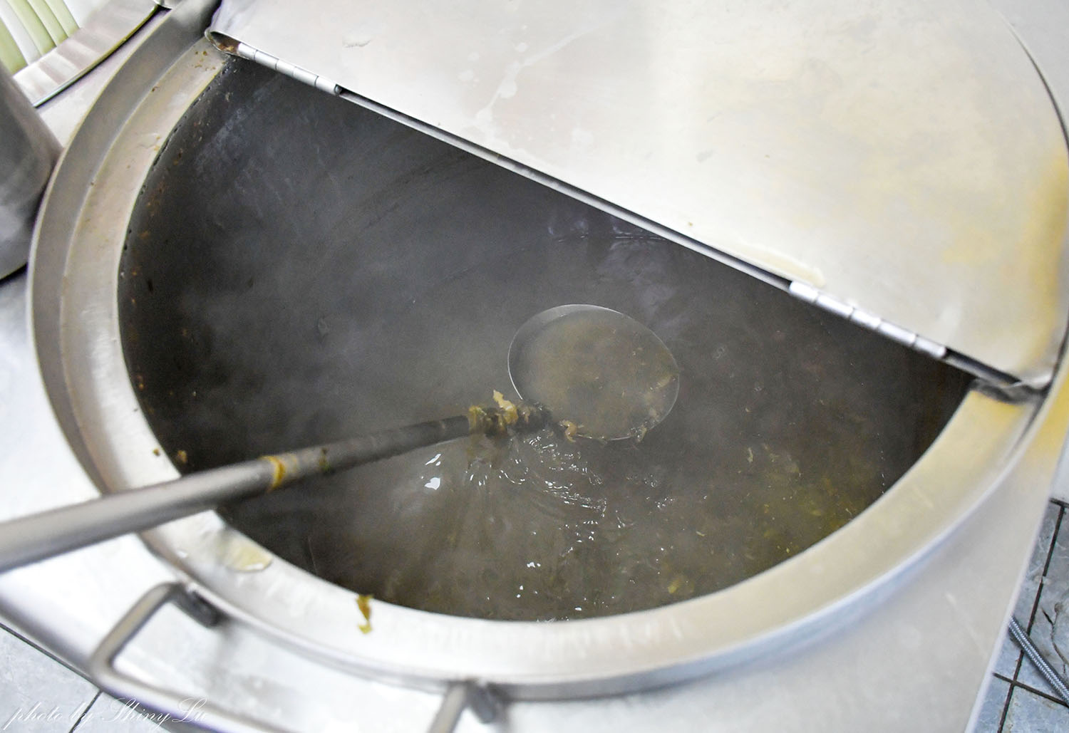 地經營超過20年，下午不休息，爌肉飯／炸排骨飯都是100元