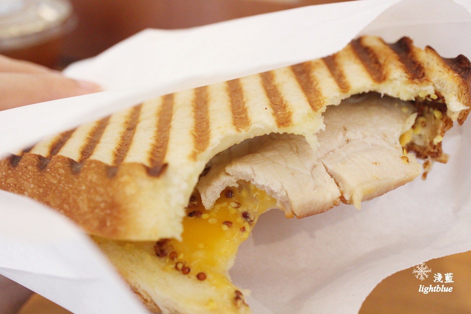 [ 小巨蛋站美食 ] 淺藍 × 旺來咖啡 wonlai coffee～咖啡店吃古早味雞蛋糕