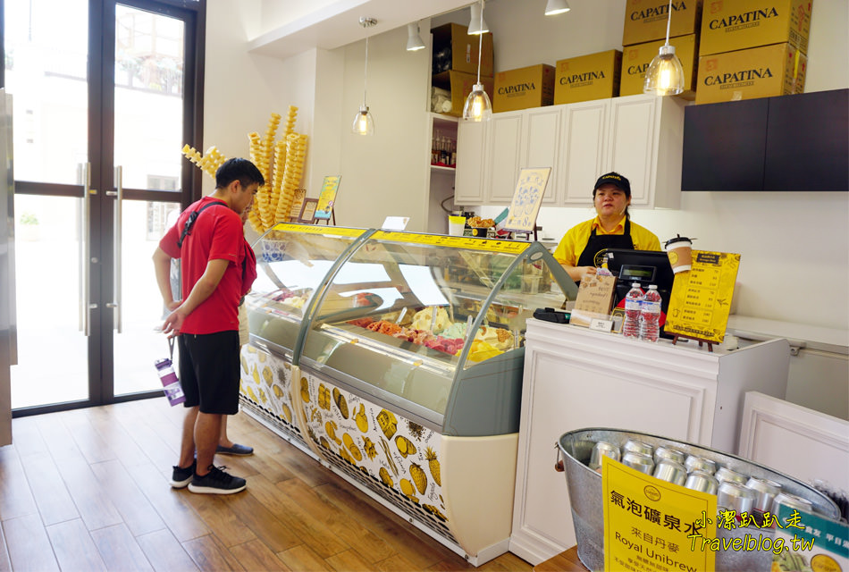 台中冰店推薦|台中麗寶Outlet Mall-少女夢幻系散步甜食!CAPATINA 義大利冰淇淋,無脂果霜冰淇淋好吃.低熱量.無反式脂肪又沒負擔~ - 小潔趴趴走(台灣旅遊)