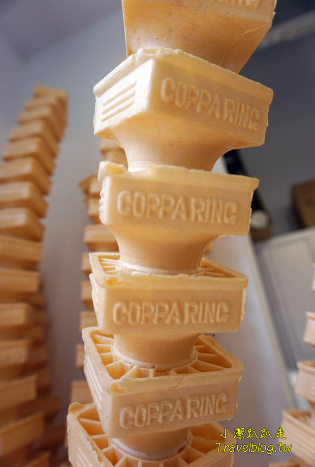 台中冰店推薦|台中麗寶Outlet Mall-少女夢幻系散步甜食!CAPATINA 義大利冰淇淋,無脂果霜冰淇淋好吃.低熱量.無反式脂肪又沒負擔~ - 小潔趴趴走(台灣旅遊)