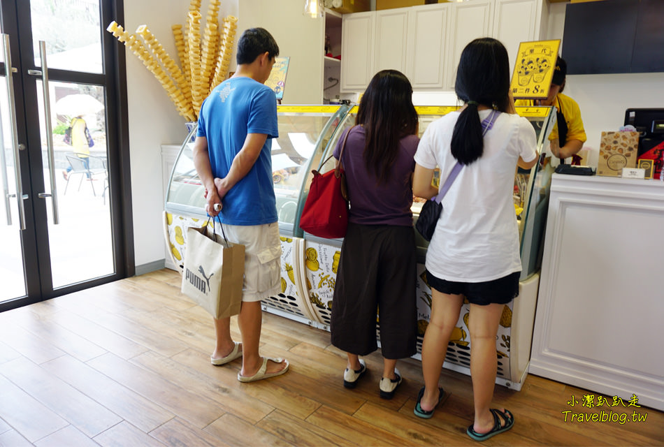 台中冰店推薦|台中麗寶Outlet Mall-少女夢幻系散步甜食!CAPATINA 義大利冰淇淋,無脂果霜冰淇淋好吃.低熱量.無反式脂肪又沒負擔~ - 小潔趴趴走(台灣旅遊)