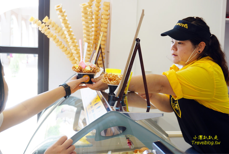 台中冰店推薦|台中麗寶Outlet Mall-少女夢幻系散步甜食!CAPATINA 義大利冰淇淋,無脂果霜冰淇淋好吃.低熱量.無反式脂肪又沒負擔~ - 小潔趴趴走(台灣旅遊)