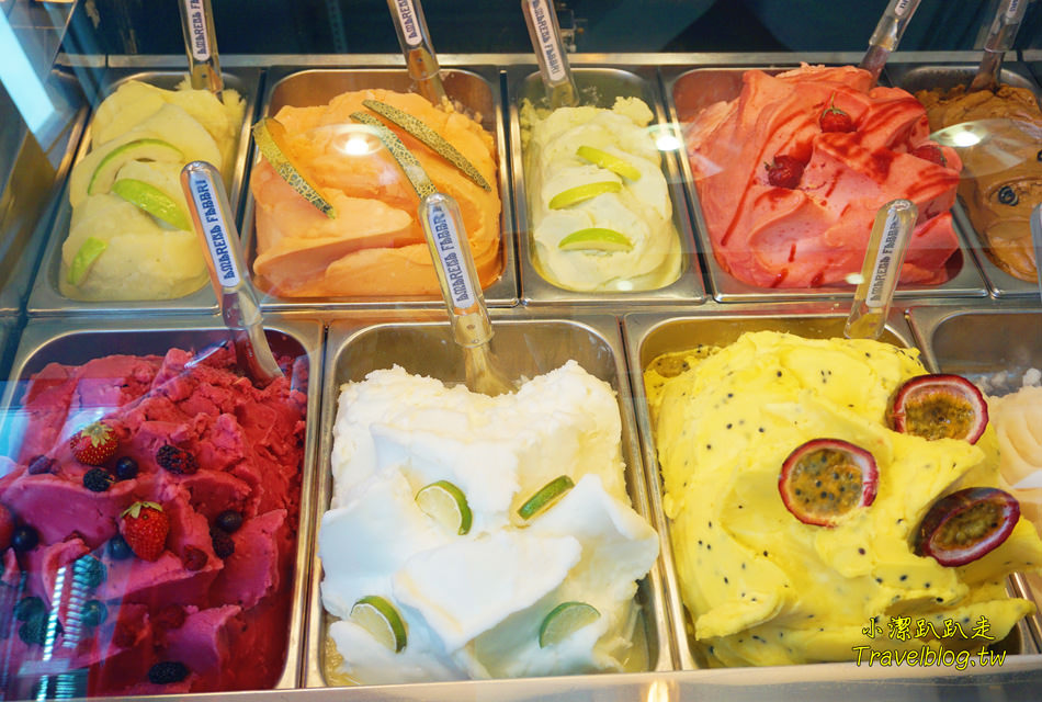 台中冰店推薦|台中麗寶Outlet Mall-少女夢幻系散步甜食!CAPATINA 義大利冰淇淋,無脂果霜冰淇淋好吃.低熱量.無反式脂肪又沒負擔~ - 小潔趴趴走(台灣旅遊)