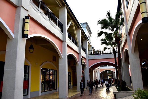 【台中。景點】后里 / 麗寶Outlet Mall，全台首創寵物樂園，全台最大摩天輪，試營運搶先逛 品牌美食 / 交通 / 營業時間