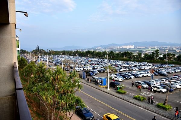 【台中。景點】后里 / 麗寶Outlet Mall，全台首創寵物樂園，全台最大摩天輪，試營運搶先逛 品牌美食 / 交通 / 營業時間