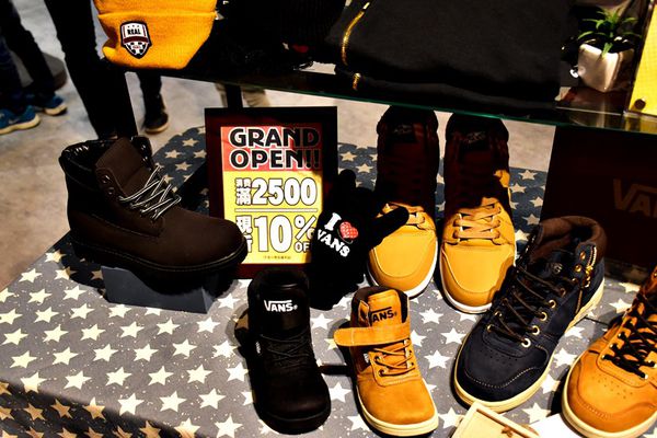 【台中。景點】后里 / 麗寶Outlet Mall，全台首創寵物樂園，全台最大摩天輪，試營運搶先逛 品牌美食 / 交通 / 營業時間