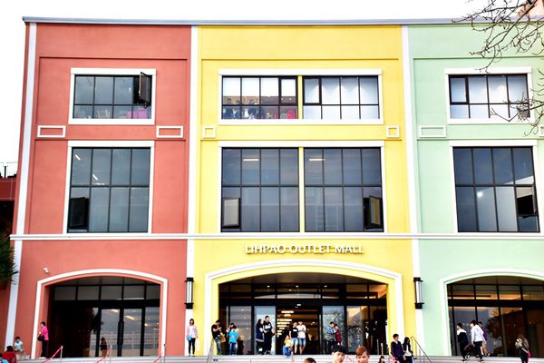 【台中。景點】后里 / 麗寶Outlet Mall，全台首創寵物樂園，全台最大摩天輪，試營運搶先逛 品牌美食 / 交通 / 營業時間