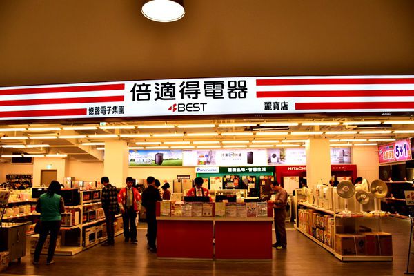 【台中。景點】后里 / 麗寶Outlet Mall，全台首創寵物樂園，全台最大摩天輪，試營運搶先逛 品牌美食 / 交通 / 營業時間