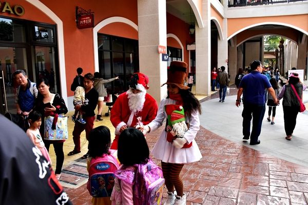 【台中。景點】后里 / 麗寶Outlet Mall，全台首創寵物樂園，全台最大摩天輪，試營運搶先逛 品牌美食 / 交通 / 營業時間