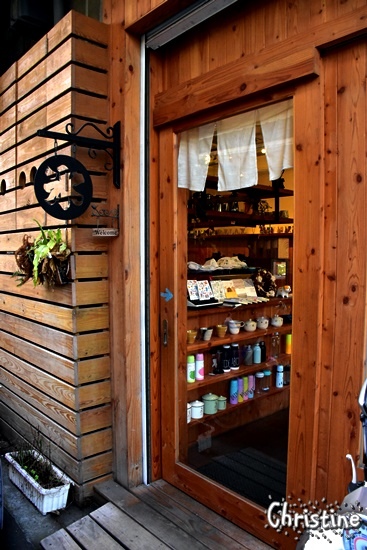 【南投。草屯】 小憩空間,早午餐/下午茶/輕食/鬆餅甜點,熱壓吐司,每日限定手作甜食,文創的雜貨小木屋