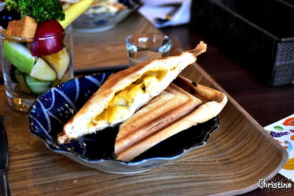 【南投。草屯】 小憩空間,早午餐/下午茶/輕食/鬆餅甜點,熱壓吐司,每日限定手作甜食,文創的雜貨小木屋