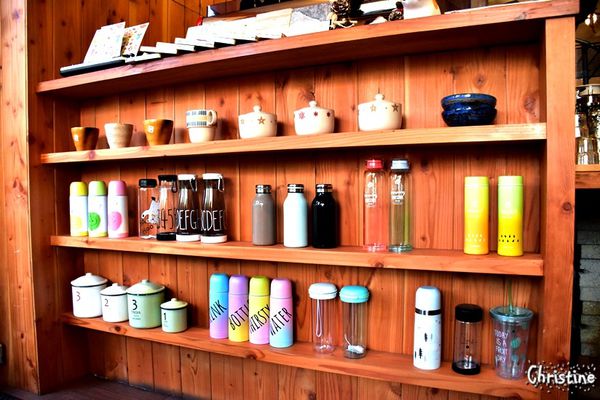 【南投。草屯】 小憩空間,早午餐/下午茶/輕食/鬆餅甜點,熱壓吐司,每日限定手作甜食,文創的雜貨小木屋