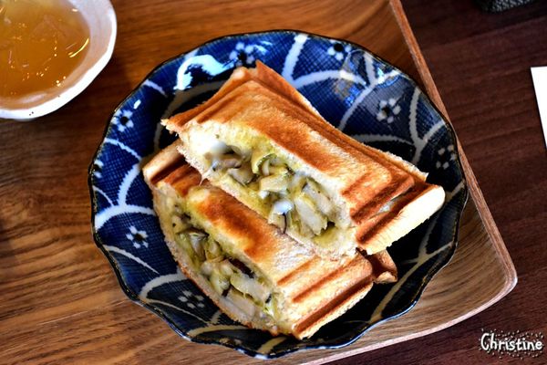 【南投。草屯】 小憩空間,早午餐/下午茶/輕食/鬆餅甜點,熱壓吐司,每日限定手作甜食,文創的雜貨小木屋