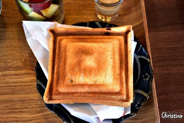 【南投。草屯】 小憩空間,早午餐/下午茶/輕食/鬆餅甜點,熱壓吐司,每日限定手作甜食,文創的雜貨小木屋