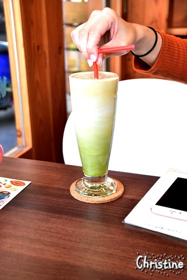 【南投。草屯】 小憩空間,早午餐/下午茶/輕食/鬆餅甜點,熱壓吐司,每日限定手作甜食,文創的雜貨小木屋