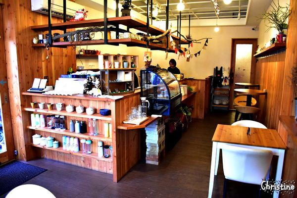 【南投。草屯】 小憩空間,早午餐/下午茶/輕食/鬆餅甜點,熱壓吐司,每日限定手作甜食,文創的雜貨小木屋