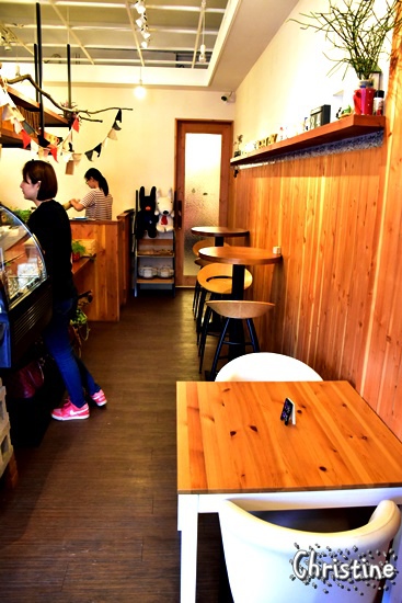 【南投。草屯】 小憩空間,早午餐/下午茶/輕食/鬆餅甜點,熱壓吐司,每日限定手作甜食,文創的雜貨小木屋