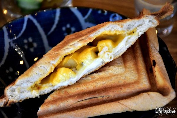 【南投。草屯】 小憩空間,早午餐/下午茶/輕食/鬆餅甜點,熱壓吐司,每日限定手作甜食,文創的雜貨小木屋