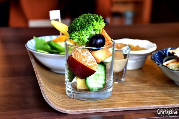 【南投。草屯】 小憩空間,早午餐/下午茶/輕食/鬆餅甜點,熱壓吐司,每日限定手作甜食,文創的雜貨小木屋