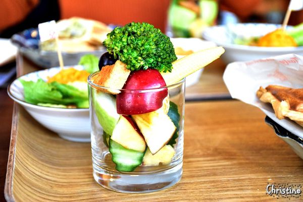 【南投。草屯】 小憩空間,早午餐/下午茶/輕食/鬆餅甜點,熱壓吐司,每日限定手作甜食,文創的雜貨小木屋