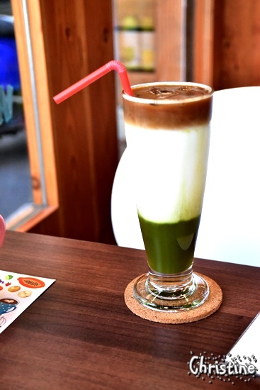 【南投。草屯】 小憩空間,早午餐/下午茶/輕食/鬆餅甜點,熱壓吐司,每日限定手作甜食,文創的雜貨小木屋