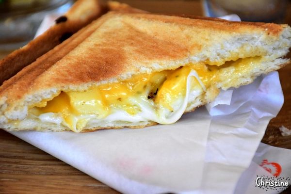 【南投。草屯】 小憩空間,早午餐/下午茶/輕食/鬆餅甜點,熱壓吐司,每日限定手作甜食,文創的雜貨小木屋