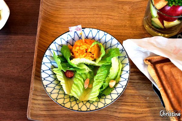 【南投。草屯】 小憩空間,早午餐/下午茶/輕食/鬆餅甜點,熱壓吐司,每日限定手作甜食,文創的雜貨小木屋