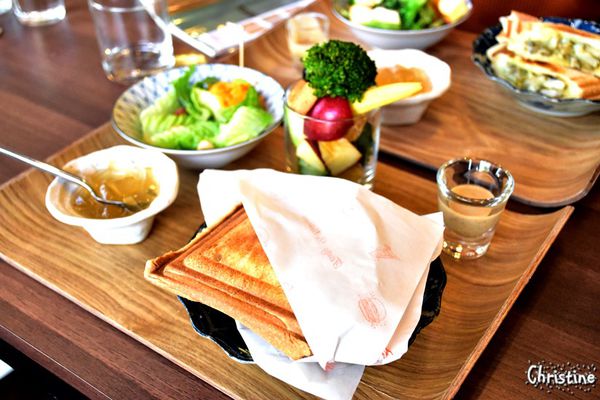 【南投。草屯】 小憩空間,早午餐/下午茶/輕食/鬆餅甜點,熱壓吐司,每日限定手作甜食,文創的雜貨小木屋