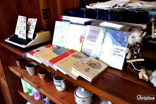 【南投。草屯】 小憩空間,早午餐/下午茶/輕食/鬆餅甜點,熱壓吐司,每日限定手作甜食,文創的雜貨小木屋