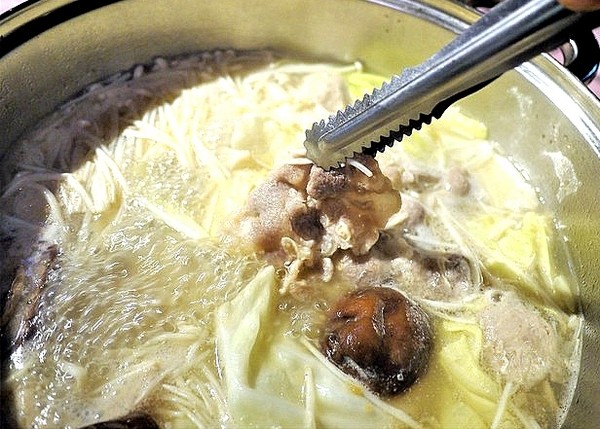 廣香龍華樓餐廳：【新北 | 蒸籠火鍋】廣香龍華樓餐廳．五層一次滿足．品嚐鮮美的食材原味 / 香醇濃郁的精華湯底．板橋港式飲茶