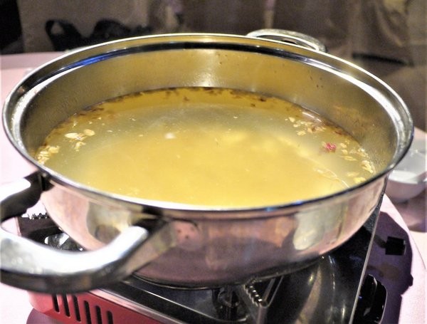 廣香龍華樓餐廳：【新北 | 蒸籠火鍋】廣香龍華樓餐廳．五層一次滿足．品嚐鮮美的食材原味 / 香醇濃郁的精華湯底．板橋港式飲茶