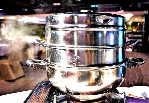 廣香龍華樓餐廳：【新北 | 蒸籠火鍋】廣香龍華樓餐廳．五層一次滿足．品嚐鮮美的食材原味 / 香醇濃郁的精華湯底．板橋港式飲茶