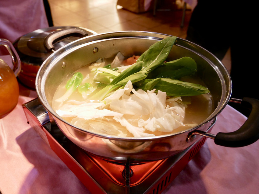 [新北板橋] 港籍師傅坐鎮廣香龍華樓餐廳蒸籠火鍋海底蒸鮮鍋 / 鮮醇濃郁的精華湯底結合肥美甜鮮的嚴選海味 / 板橋港式飲茶