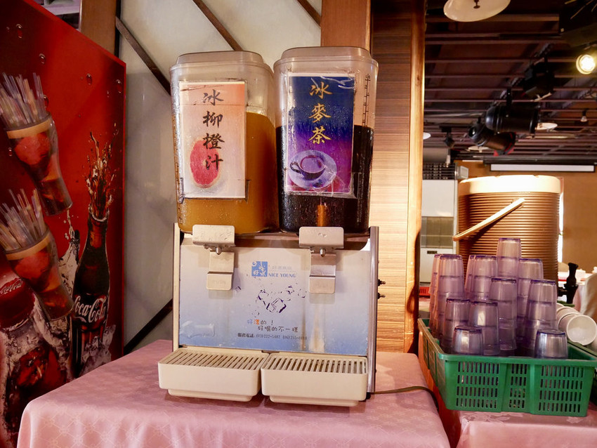 [新北板橋] 港籍師傅坐鎮廣香龍華樓餐廳蒸籠火鍋海底蒸鮮鍋 / 鮮醇濃郁的精華湯底結合肥美甜鮮的嚴選海味 / 板橋港式飲茶