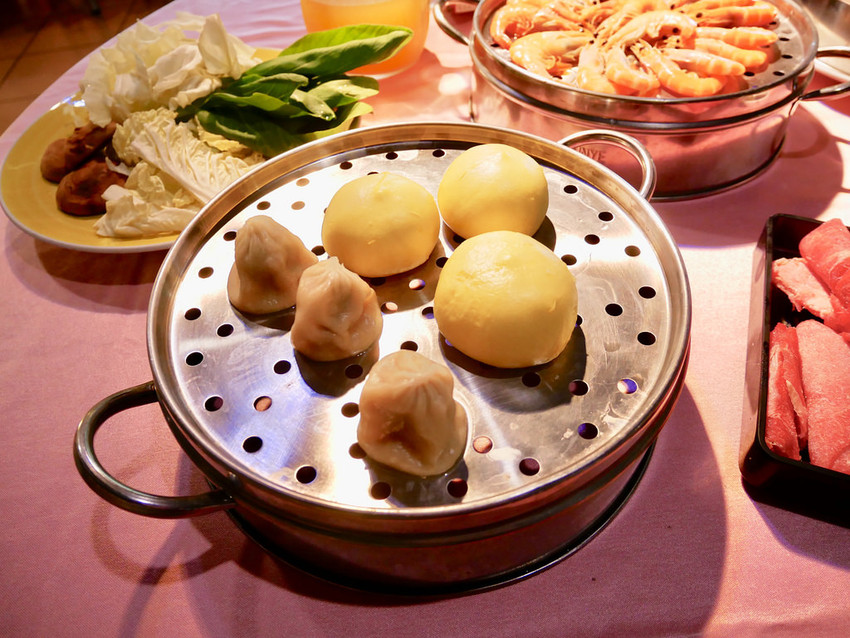 [新北板橋] 港籍師傅坐鎮廣香龍華樓餐廳蒸籠火鍋海底蒸鮮鍋 / 鮮醇濃郁的精華湯底結合肥美甜鮮的嚴選海味 / 板橋港式飲茶