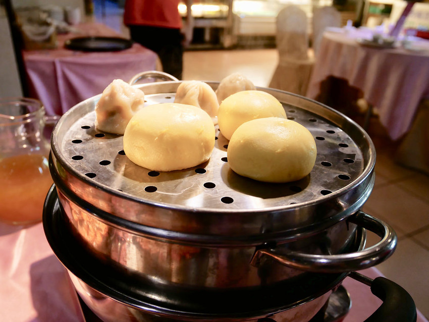 [新北板橋] 港籍師傅坐鎮廣香龍華樓餐廳蒸籠火鍋海底蒸鮮鍋 / 鮮醇濃郁的精華湯底結合肥美甜鮮的嚴選海味 / 板橋港式飲茶