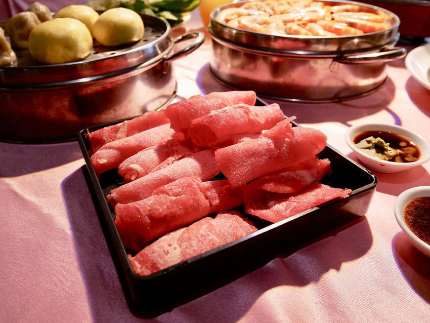 [新北板橋] 港籍師傅坐鎮廣香龍華樓餐廳蒸籠火鍋海底蒸鮮鍋 / 鮮醇濃郁的精華湯底結合肥美甜鮮的嚴選海味 / 板橋港式飲茶