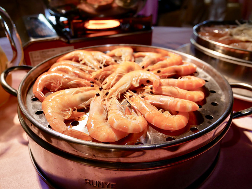 [新北板橋] 港籍師傅坐鎮廣香龍華樓餐廳蒸籠火鍋海底蒸鮮鍋 / 鮮醇濃郁的精華湯底結合肥美甜鮮的嚴選海味 / 板橋港式飲茶