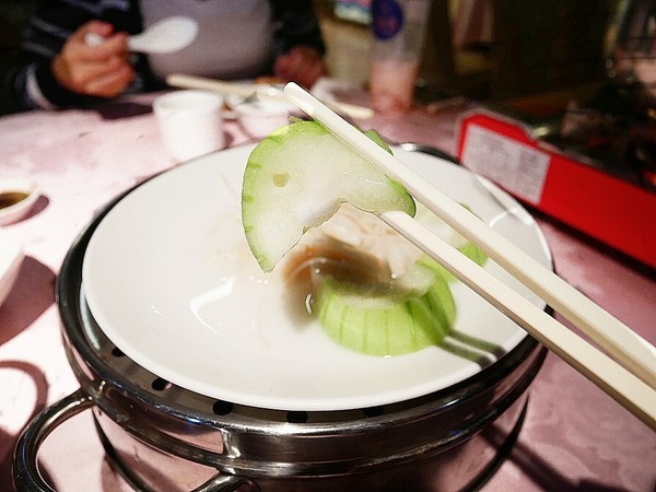 廣香龍華樓餐廳:廣香龍華樓餐廳-新北板橋港式飲茶 超夯蒸籠火鍋這邊也吃得到 重點是不用約一大票人 兩個人也能輕鬆享用