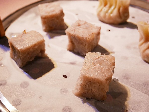 廣香龍華樓餐廳:廣香龍華樓餐廳-新北板橋港式飲茶 超夯蒸籠火鍋這邊也吃得到 重點是不用約一大票人 兩個人也能輕鬆享用