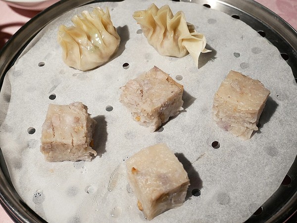 廣香龍華樓餐廳:廣香龍華樓餐廳-新北板橋港式飲茶 超夯蒸籠火鍋這邊也吃得到 重點是不用約一大票人 兩個人也能輕鬆享用