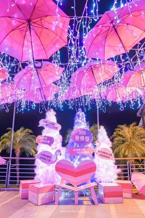 美翻了‼ 2020碧潭水舞登場(2020/2/14~2020/04/12)，只有碧潭能超越碧潭！漩渦造型水舞、鳳凰水舞、粉紅愛情燈廊，小吃美食一次滿足。