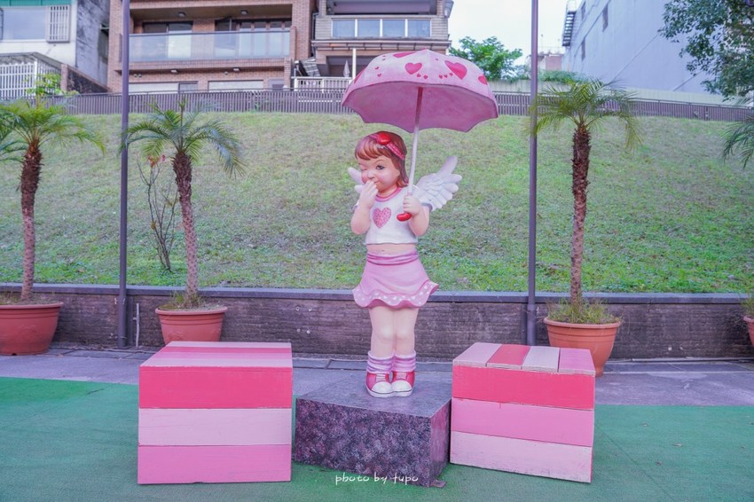 美翻了‼ 2020碧潭水舞登場(2020/2/14~2020/04/12)，只有碧潭能超越碧潭！漩渦造型水舞、鳳凰水舞、粉紅愛情燈廊，小吃美食一次滿足。